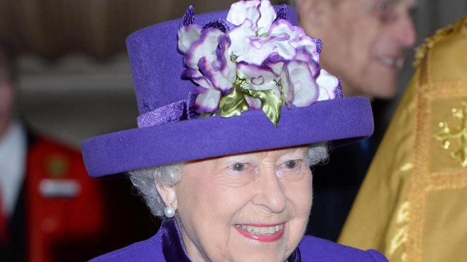 Elisabetta II non assiste alla messa di Natale per influenza