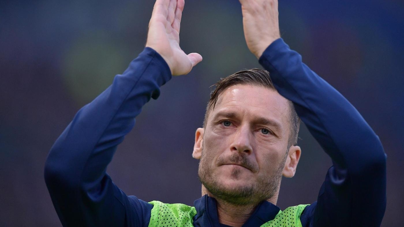 Totti mette all’asta maglia del Derby per aiutare Amatrice