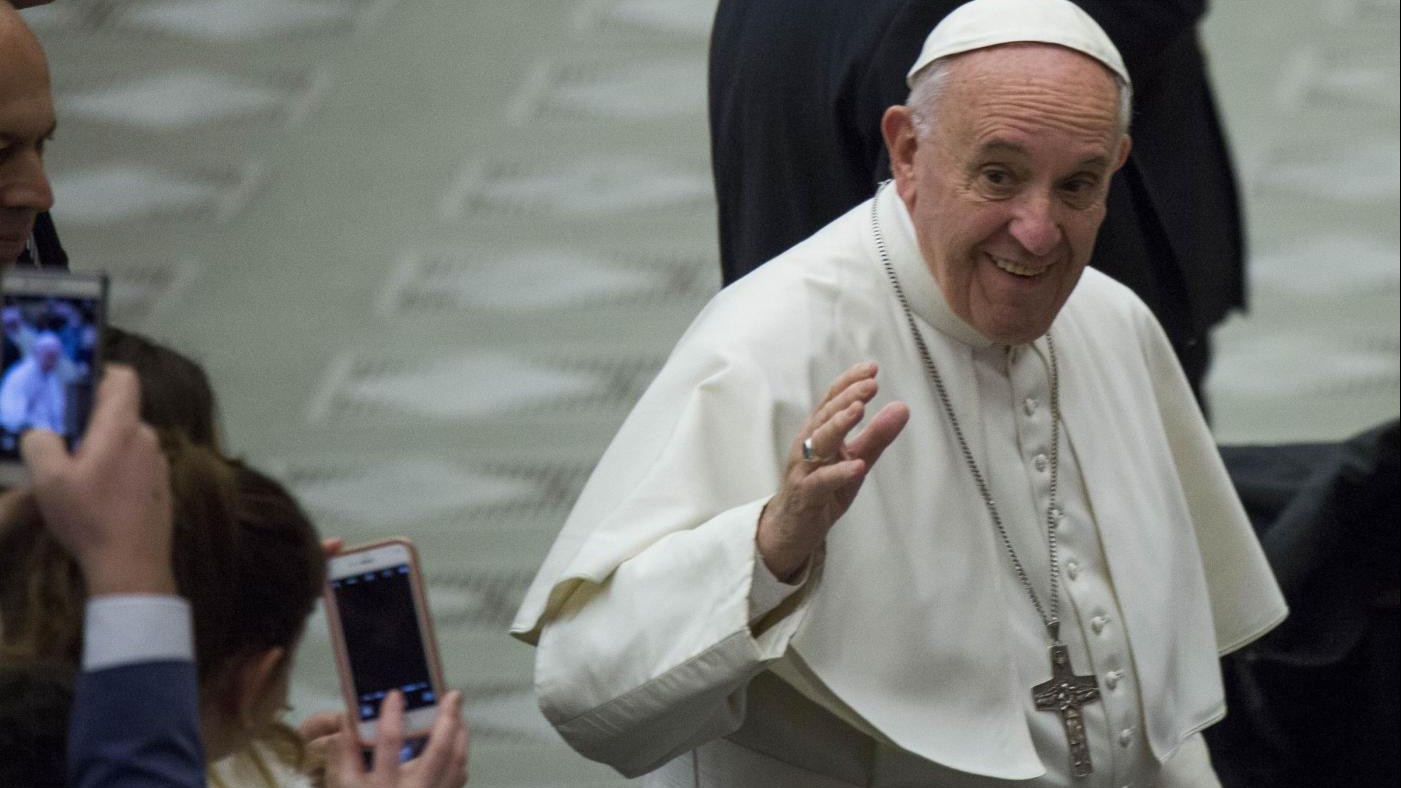 Papa: Ci vuole coraggio a sposarsi e stare insieme tutta la vita