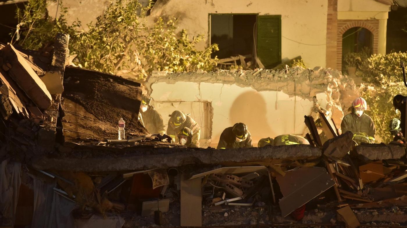 Roma, crolla palazzina ad Acilia: muoiono madre e figlia