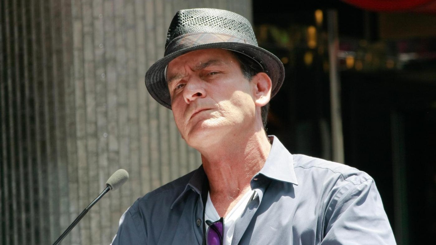 La preghiera di Charlie Sheen: Dio, ora prenditi Donald Trump