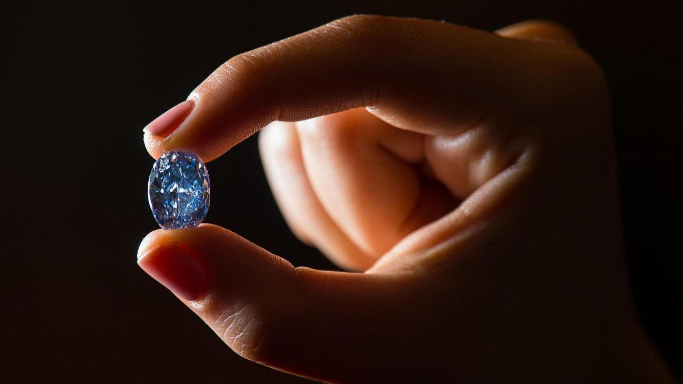 Sotheby’s, all’asta diamante blu da 30 milioni di dollari