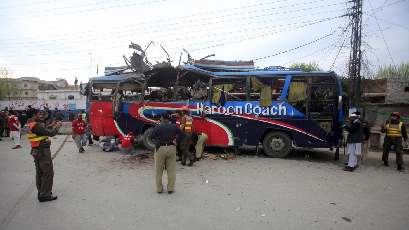Pakistan, esplosione di una bomba a Peshawar