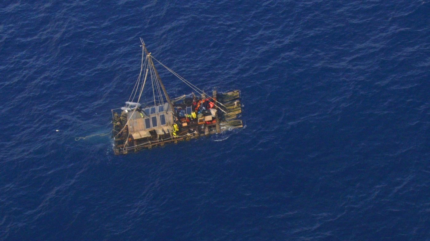 Cile, l’emulazione della spedizione in zattera Kon-Tiki del 1947 finisce in emergenza