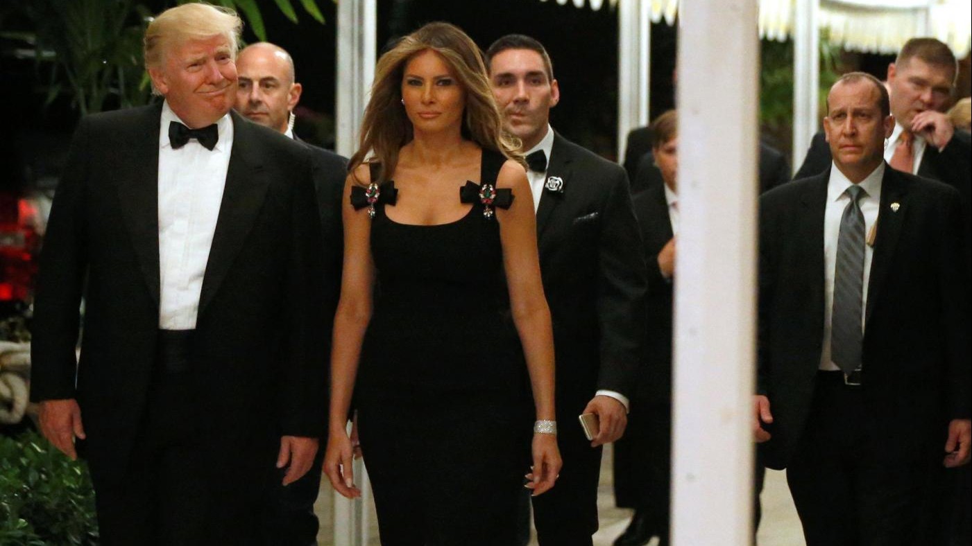 Melania Trump indossa un abito D&G e sul web è polemica