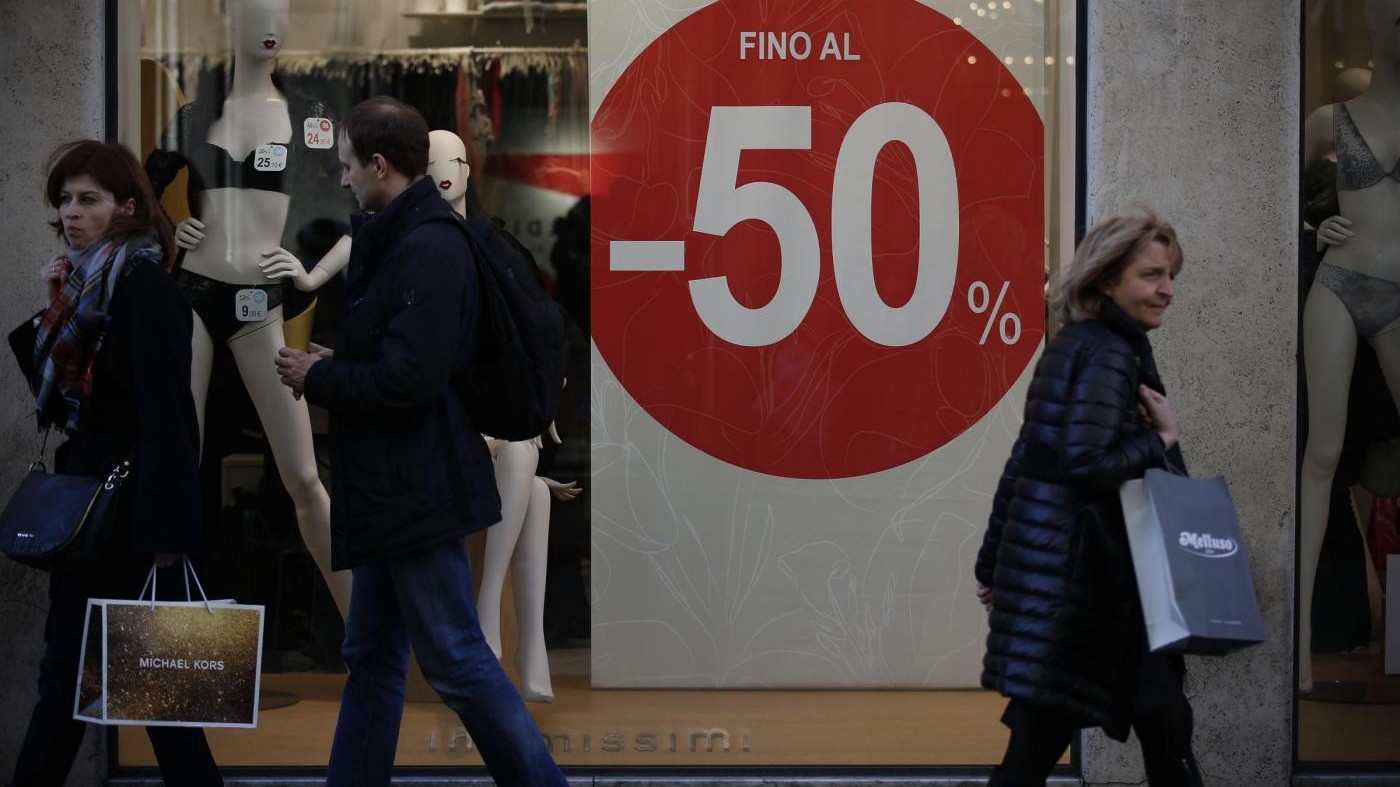 Saldi al via, acquisteranno 6 su 10: rischio shopping compulsivo