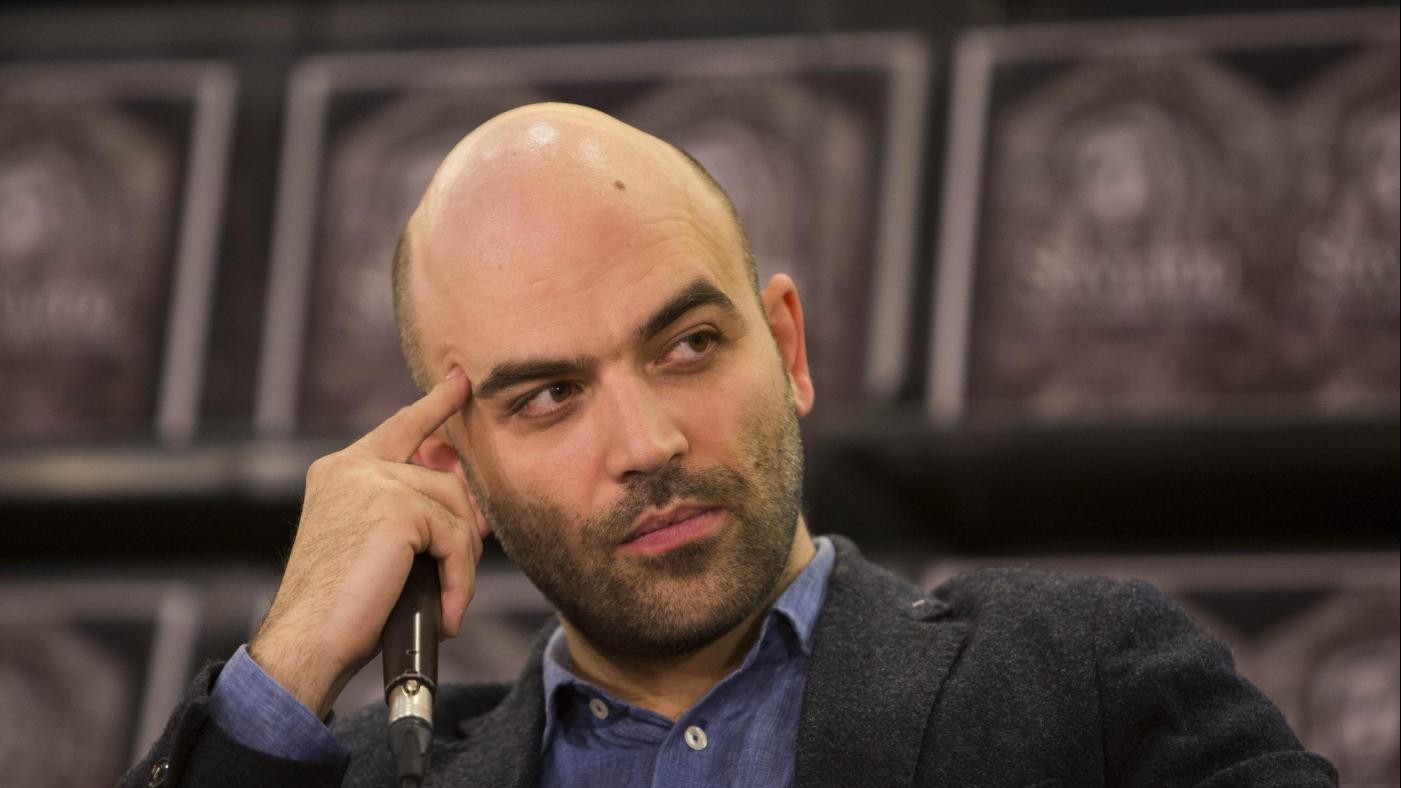 Scontro Saviano-De Magistris: Attacchi di un sindaco populista
