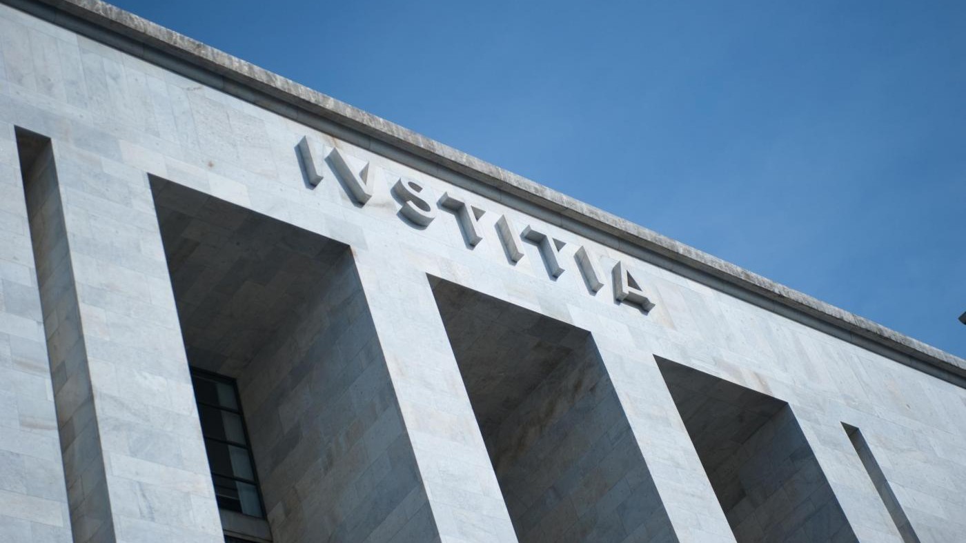 Bruciò ex fidanzata incinta: condannato a 18 anni di carcere