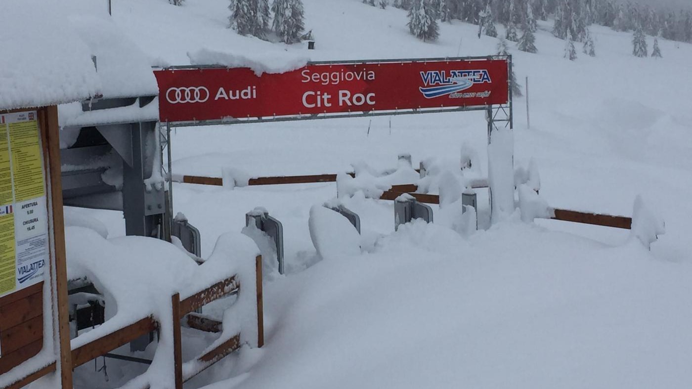 Sci, nevicata a Sestriere, accelerata preparazione piste per Cdm