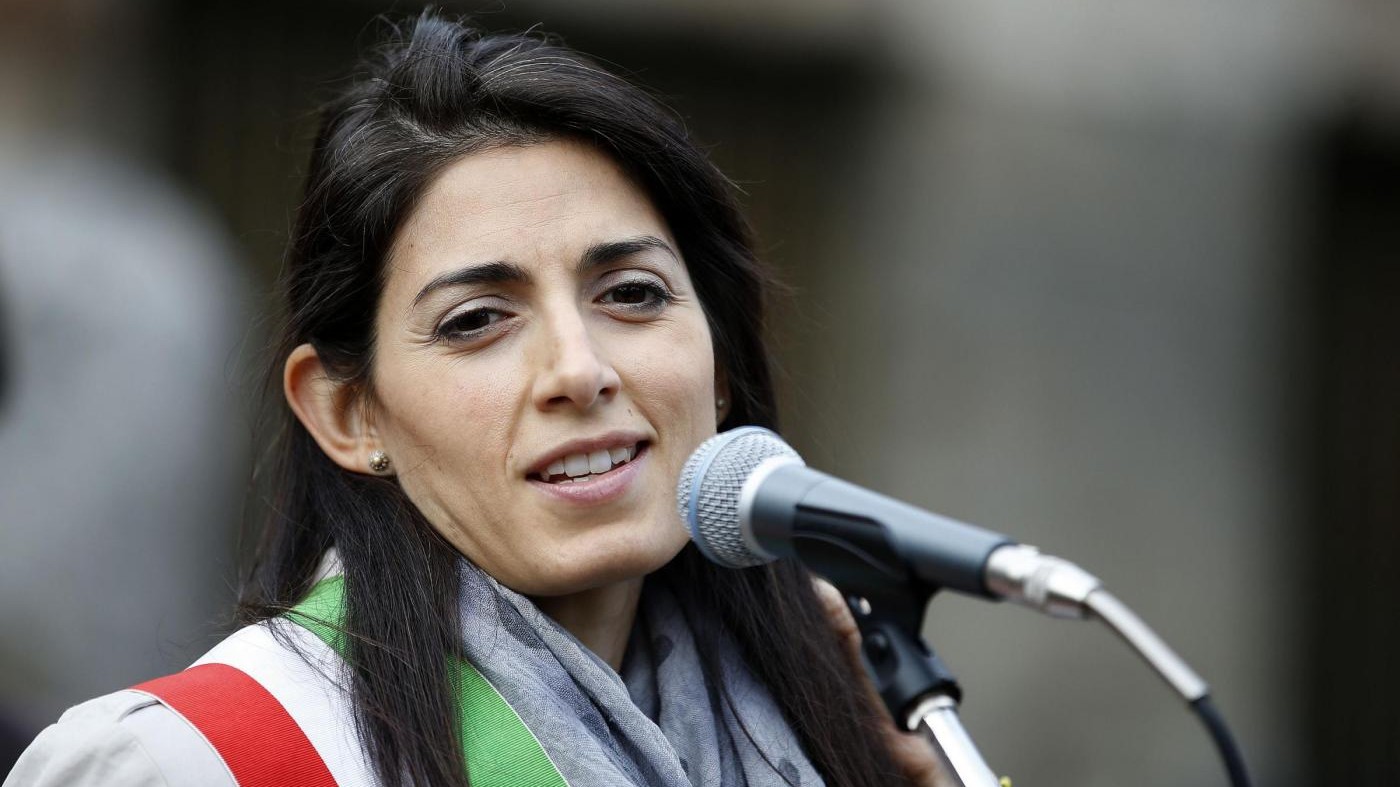 Raggi: Contro di noi solo fango. Grillo: Se vince no, al voto