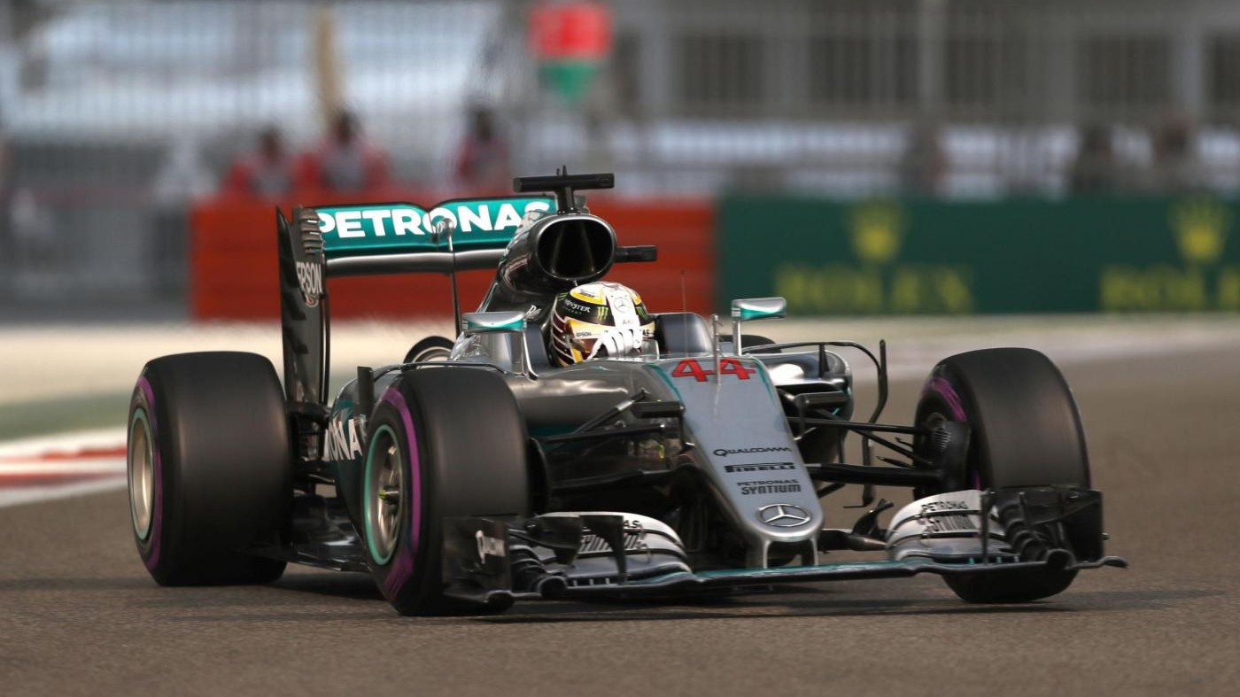 F1, ad Abu Dhabi pole position di Hamilton davanti a Rosberg