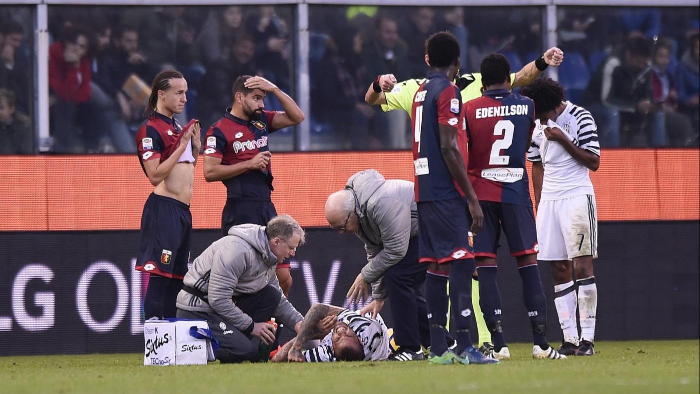 Juve, frattura al perone per Dani Alves. Problema ai flessori per Bonucci
