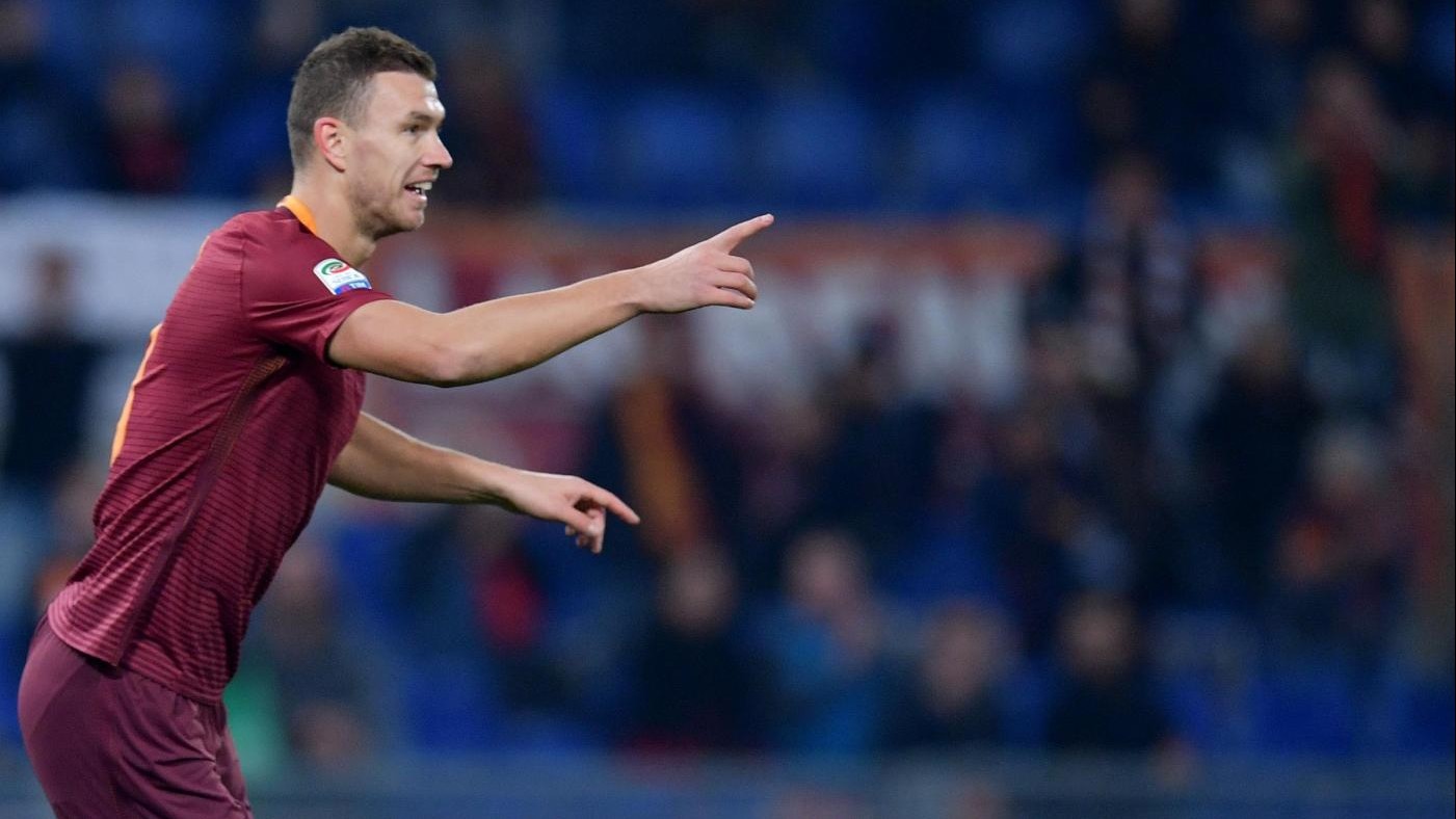 Serie A, pazza Roma: 3-2 al Pescara con doppio Dzeko