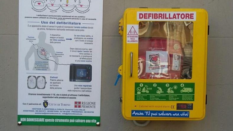 Torino, le prime due farmacie con defibrillatore pubblico