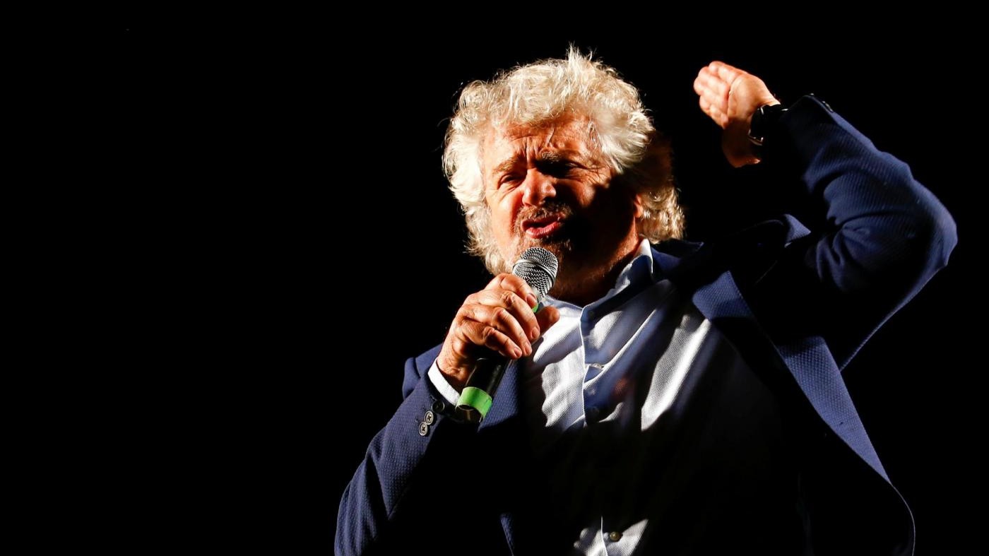 Referendum, Grillo: Denunciamo Renzi per false schede Senato