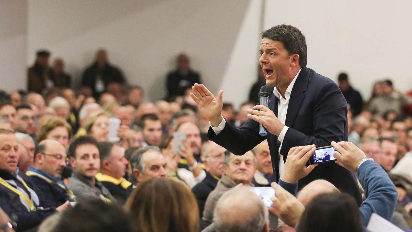 Referendum, Renzi chiude a Firenze: Indecisi decidano