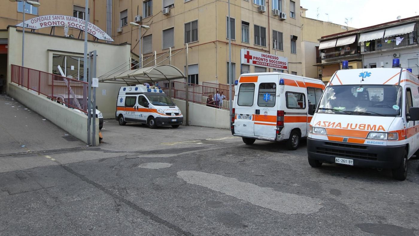 Bologna, agente penitenziario si spara in ospedale: in fin di vita