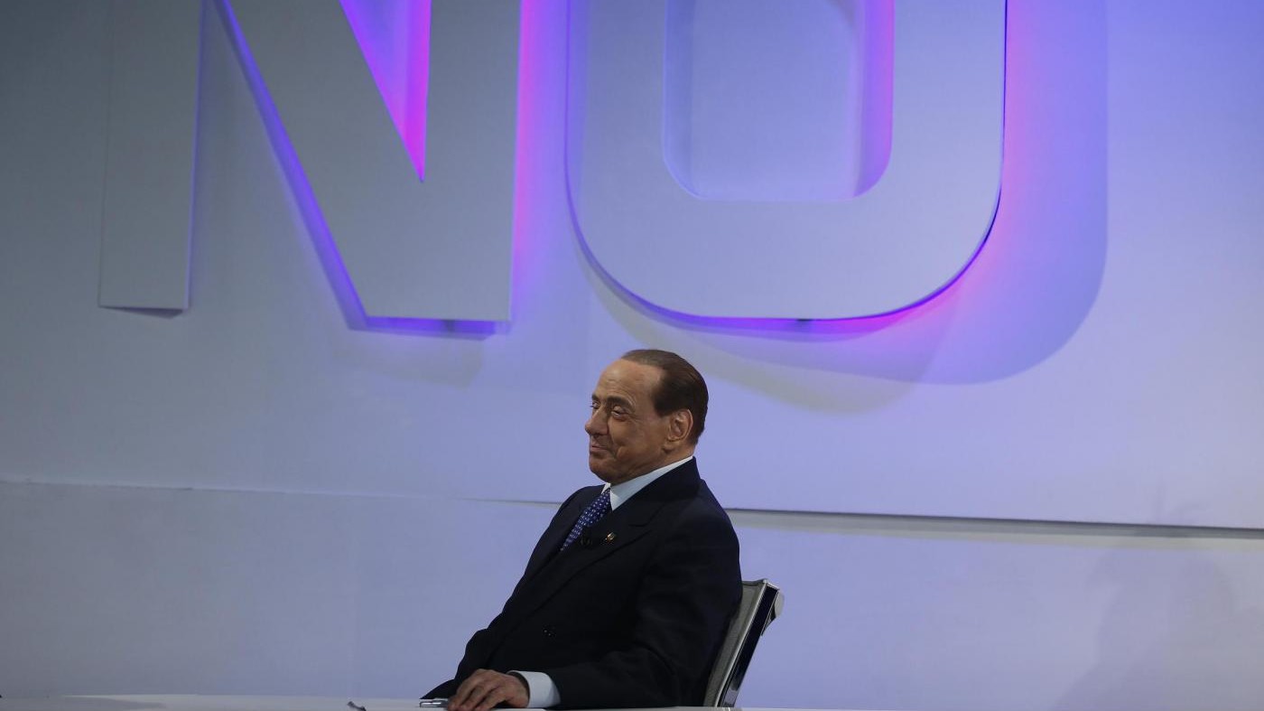 Berlusconi: Se Renzi perde lascia la politica? Meno male