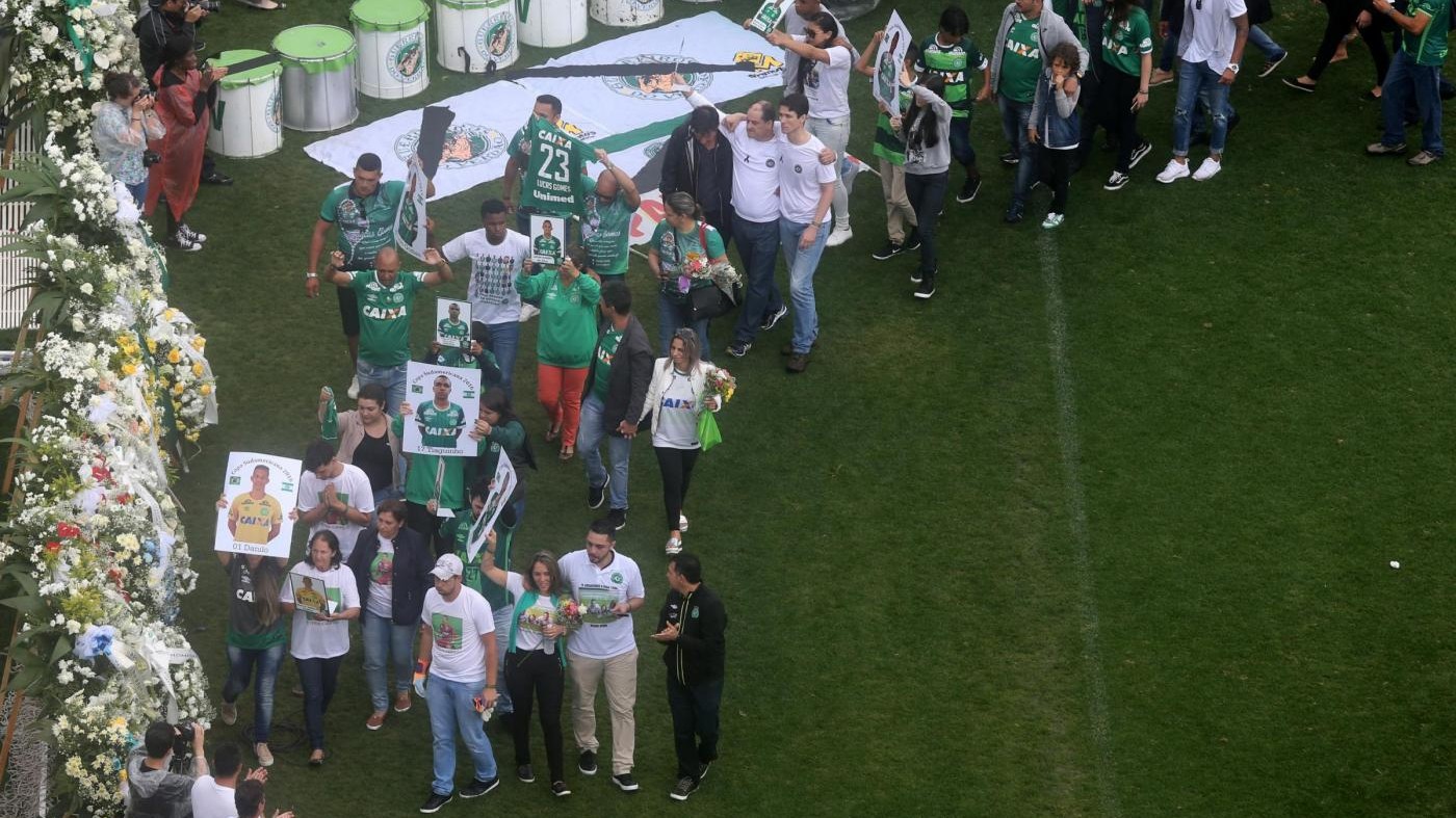 ‘Il campione è tornato’, ultimo saluto dei tifosi della Chapecoense