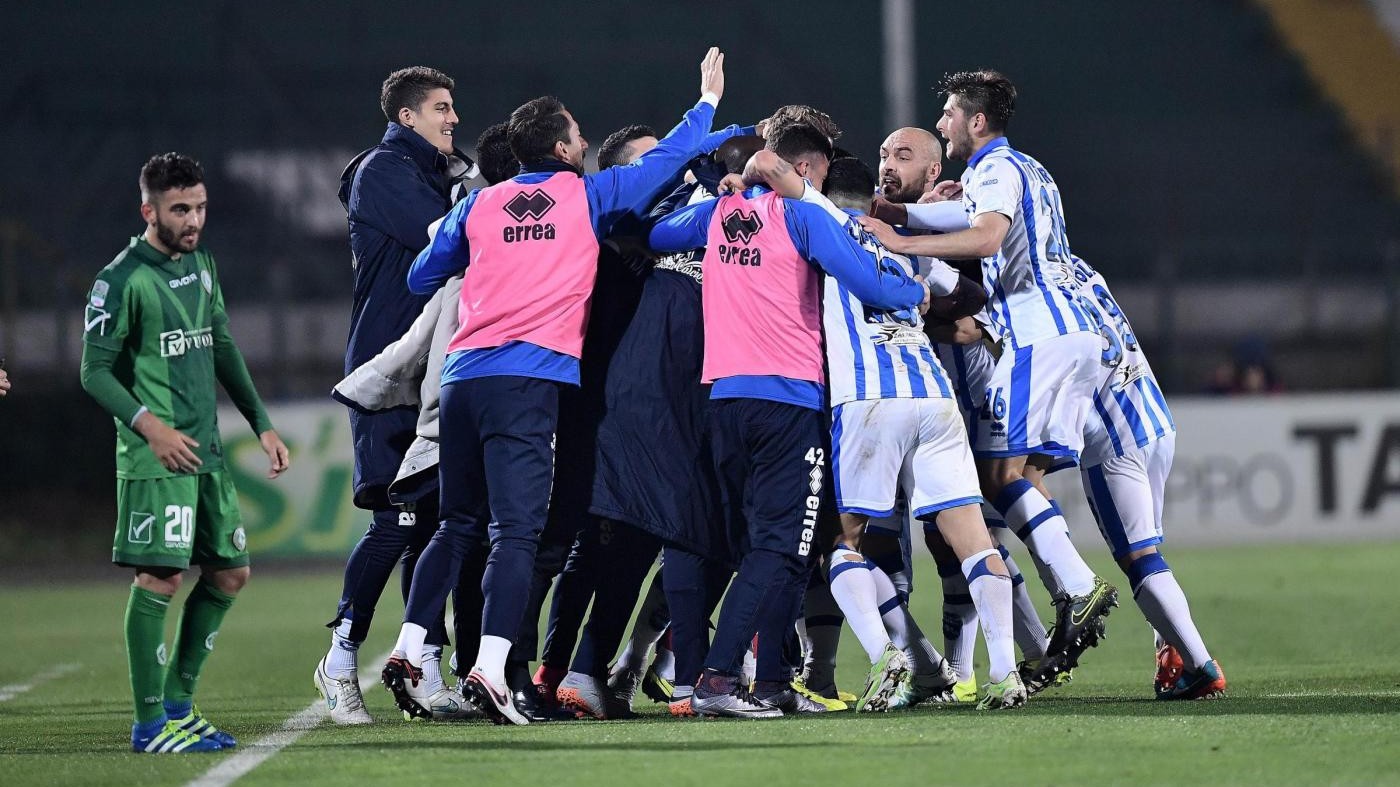 FOTO – Il Pescara batte l’Avellino in casa sua 3-1