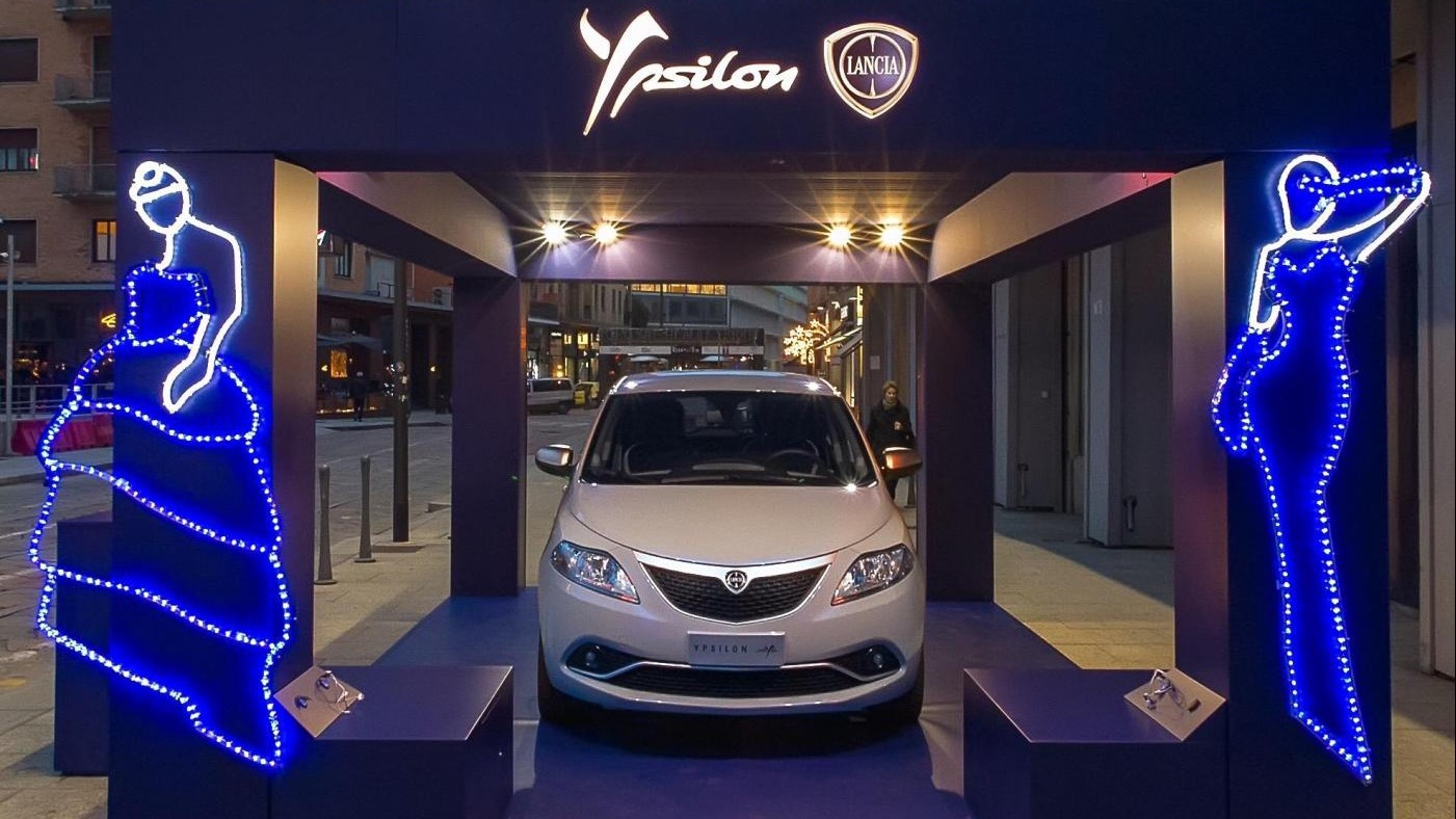 Fca, Lancia Ypsilon protagonista del Natale a Milano