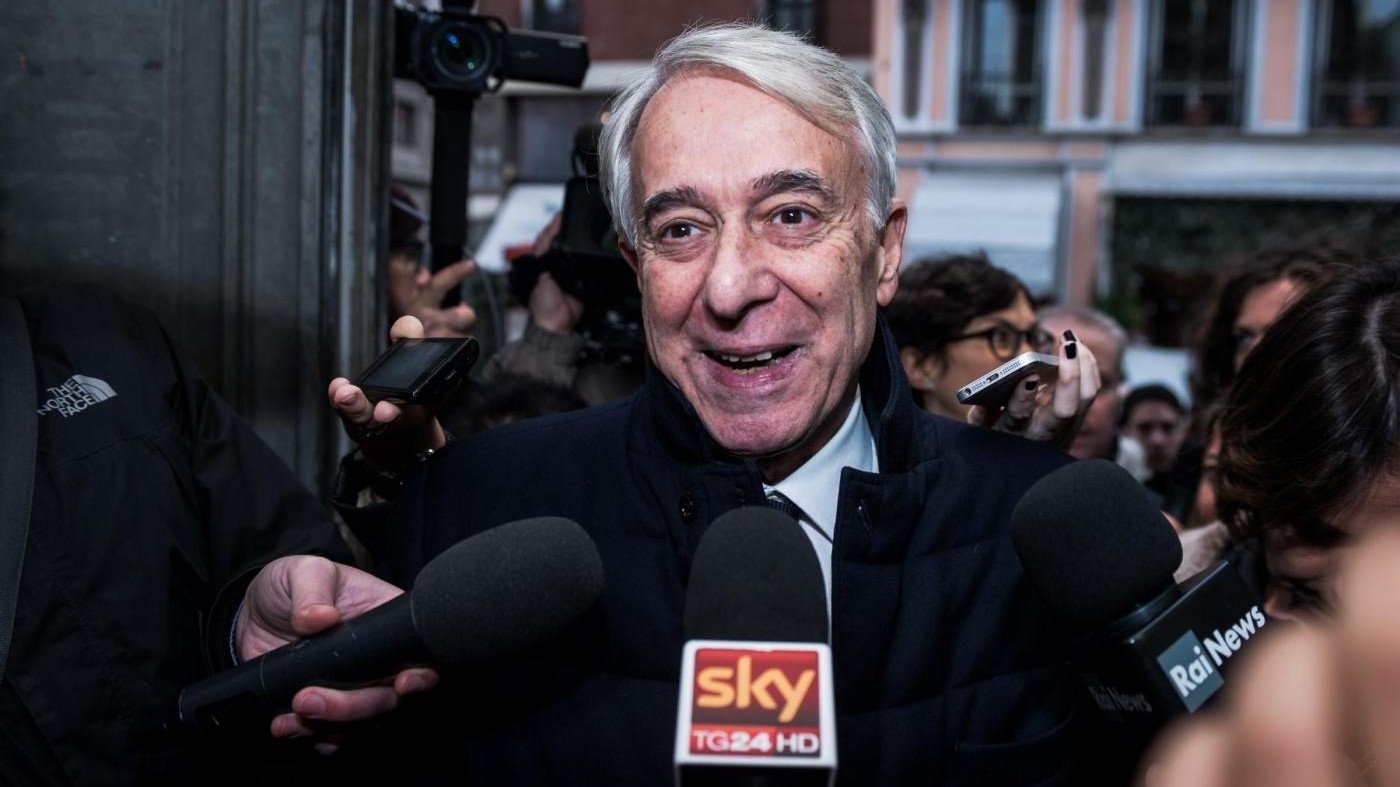 Pisapia: Pronto a unire sinistra fuori da Pd. Renzi dialoghi con noi