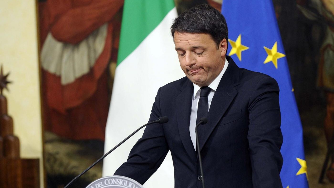 Dal Senato fiducia sulla manovra. Renzi al Colle per le dimissioni