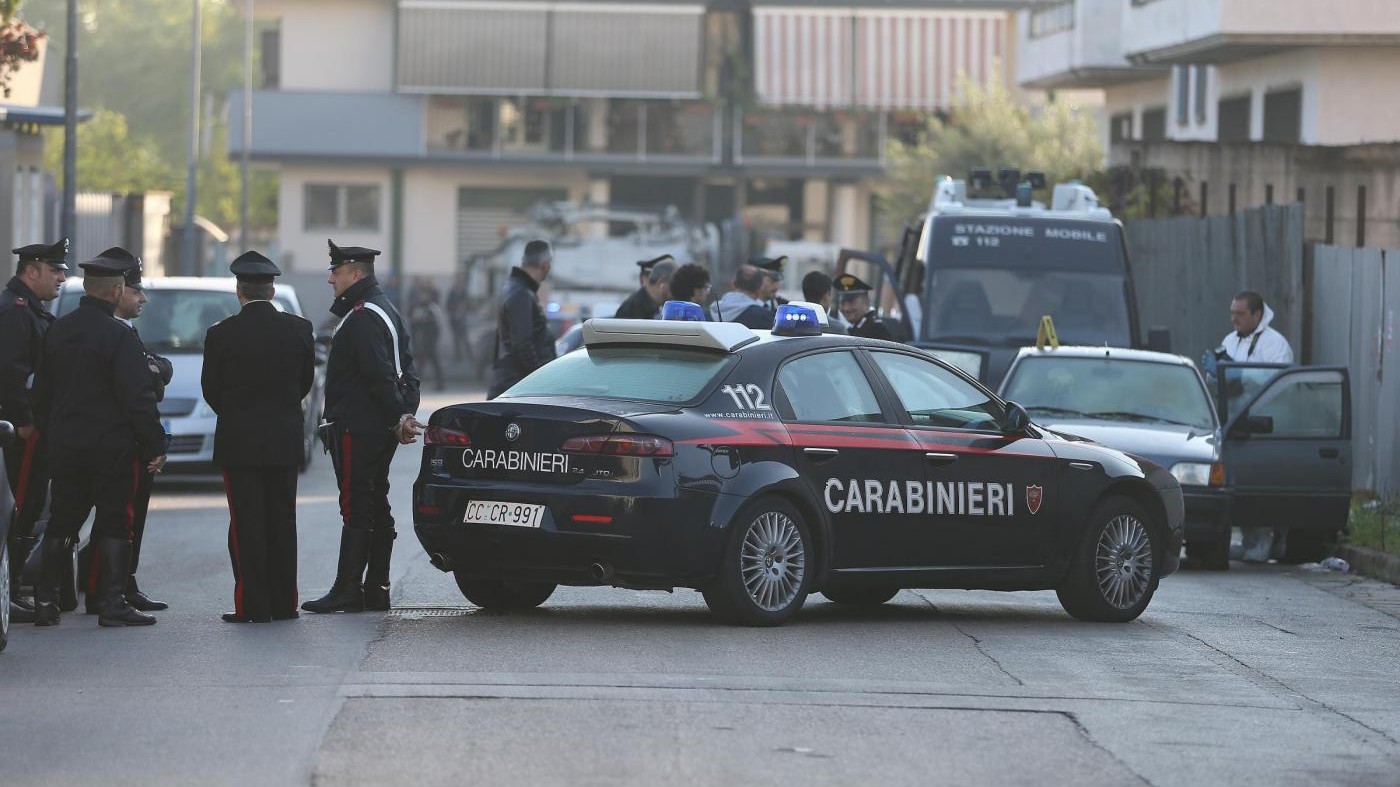 Napoli, pregiudicato 52enne ucciso a colpi di pistola