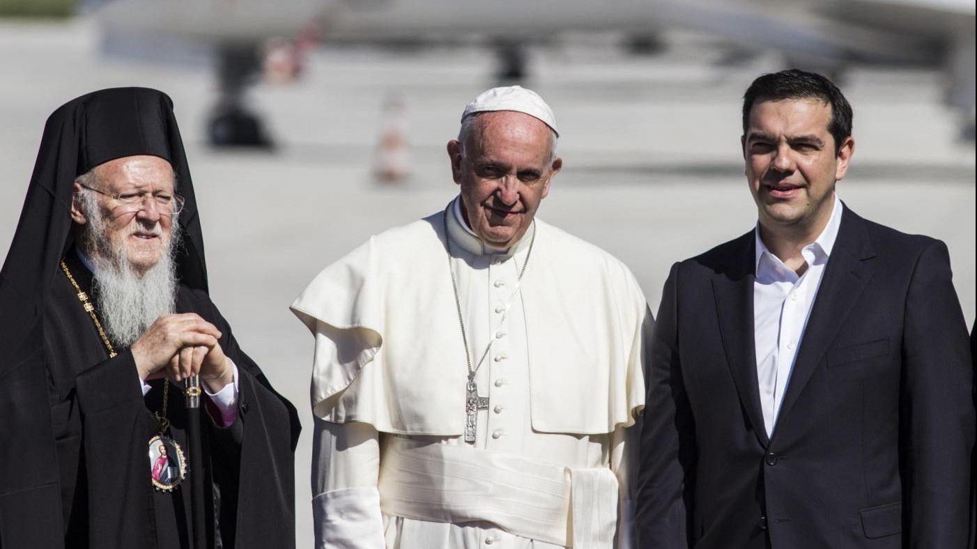 FOTO – Papa Francesco visita l’isola di Lesbo