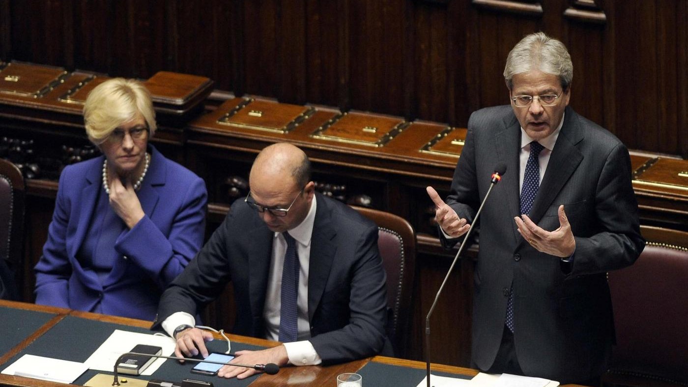 Gentiloni incassa la fiducia alla Camera: 368 Sì, 105 No