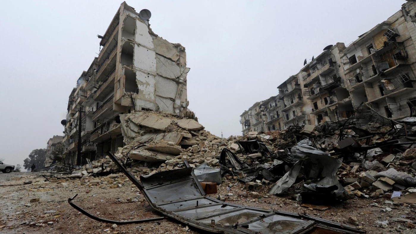 Siria, salta evacuazione civili ad Aleppo: ripresi i raid