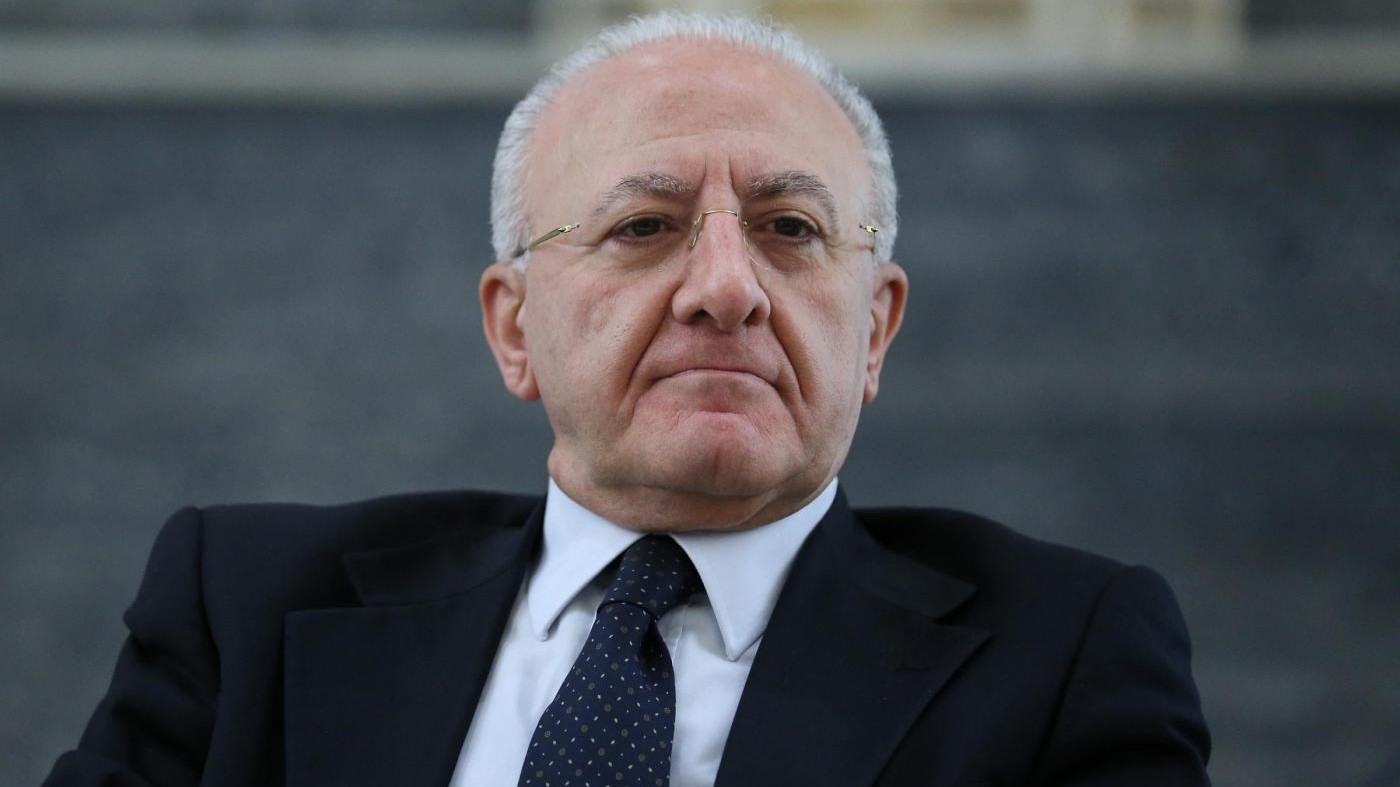 Napoli, De Luca indagato per istigazione a voto di scambio