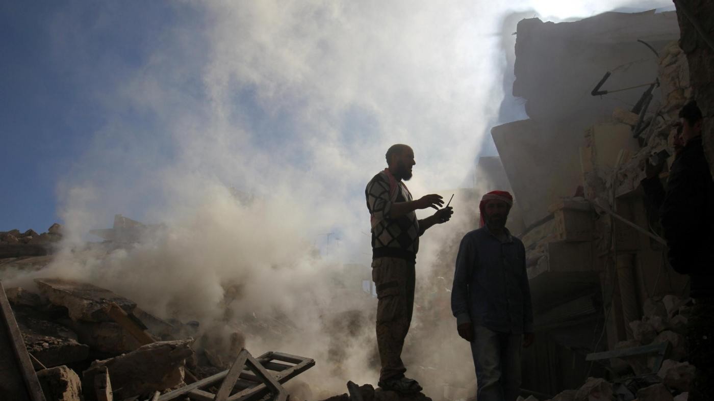 Sospetto attacco chimico vicino ad Aleppo: 32 intossicati