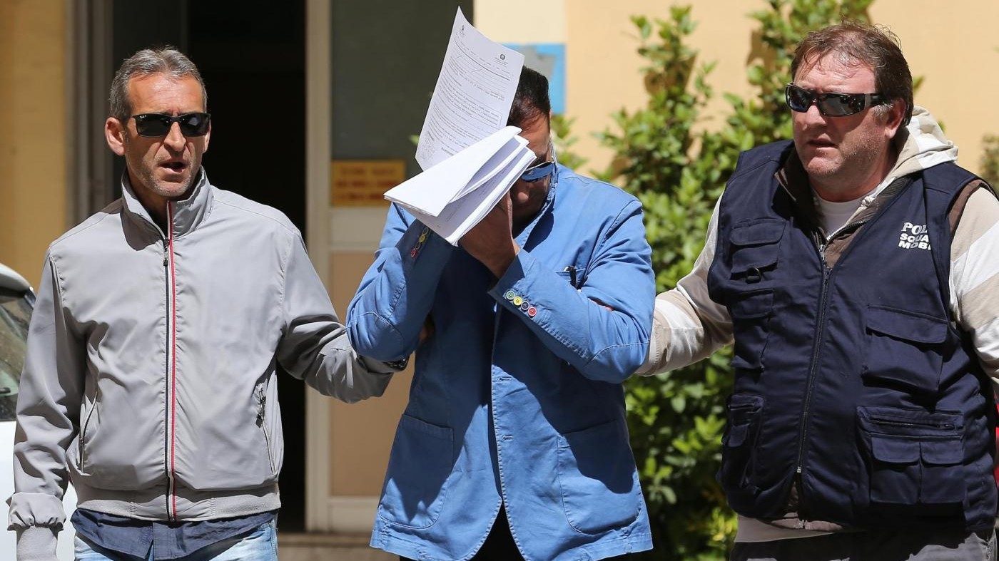 FOTO – Caserta, arrestati per corruzione quattro ufficiali, due funzionari e imprenditore