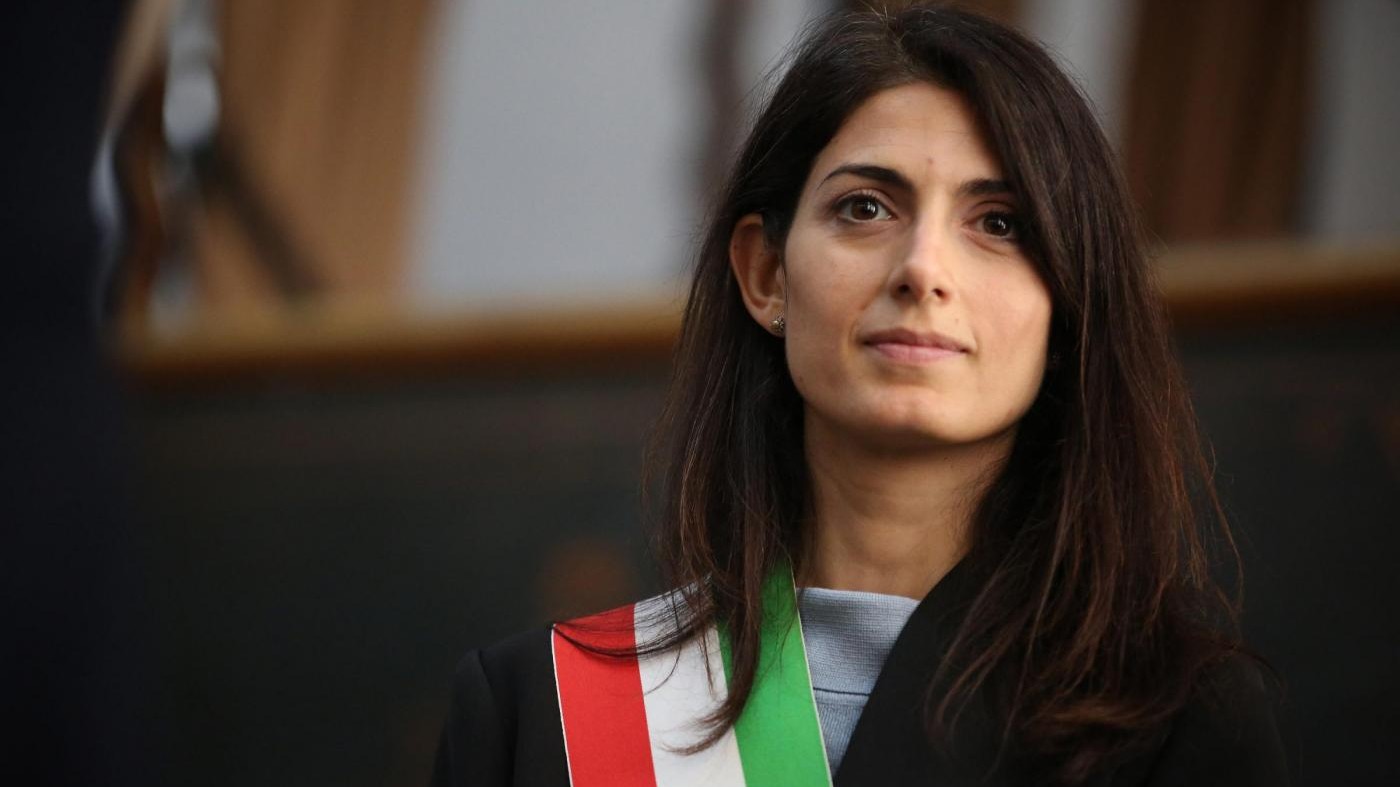 Campidoglio, Raggi taglia incarichi esterni: Basta con gli sprechi