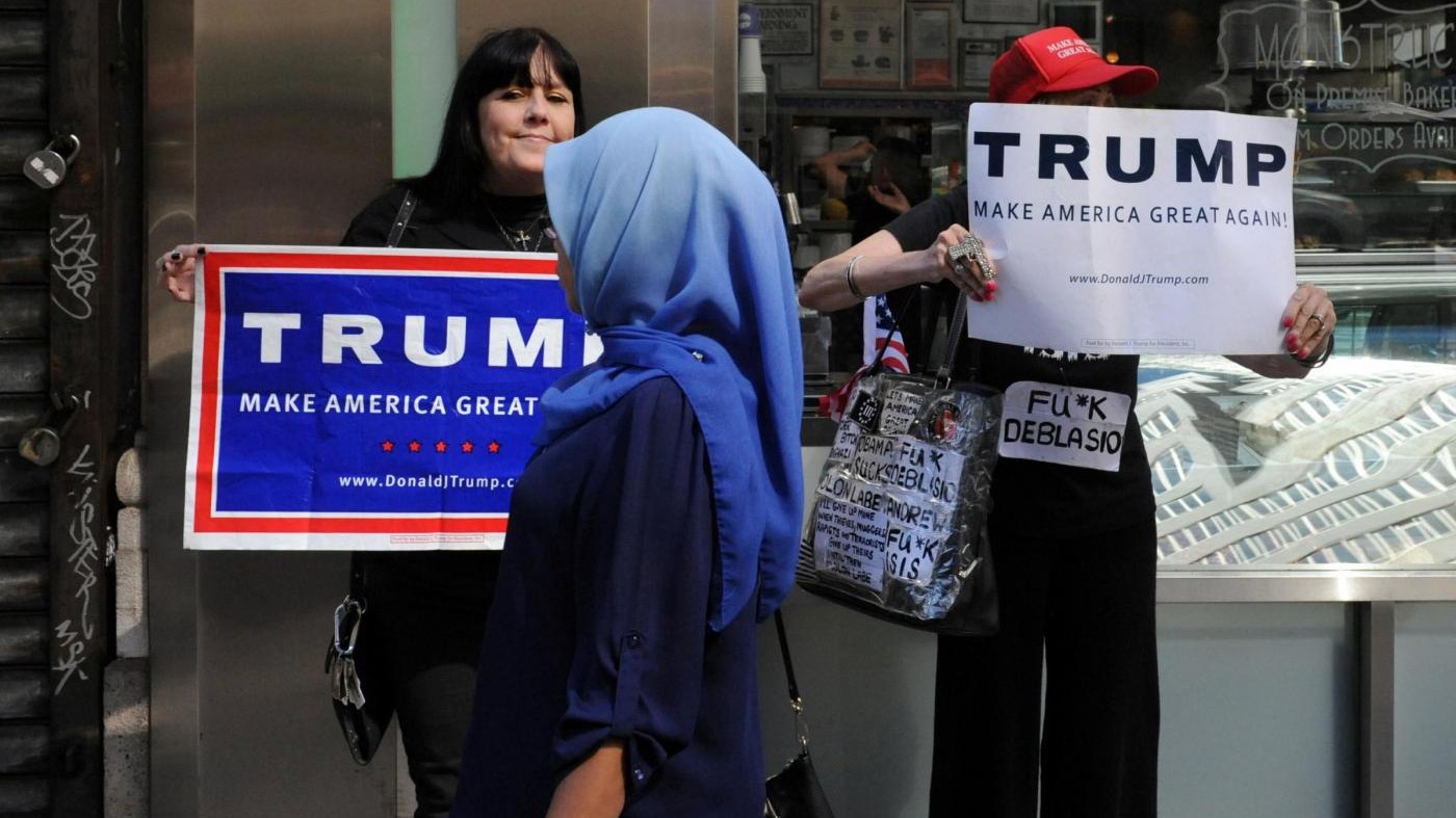 Trump fa ‘dietrofront’: proposta divieto ingresso musulmani scompare dal sito