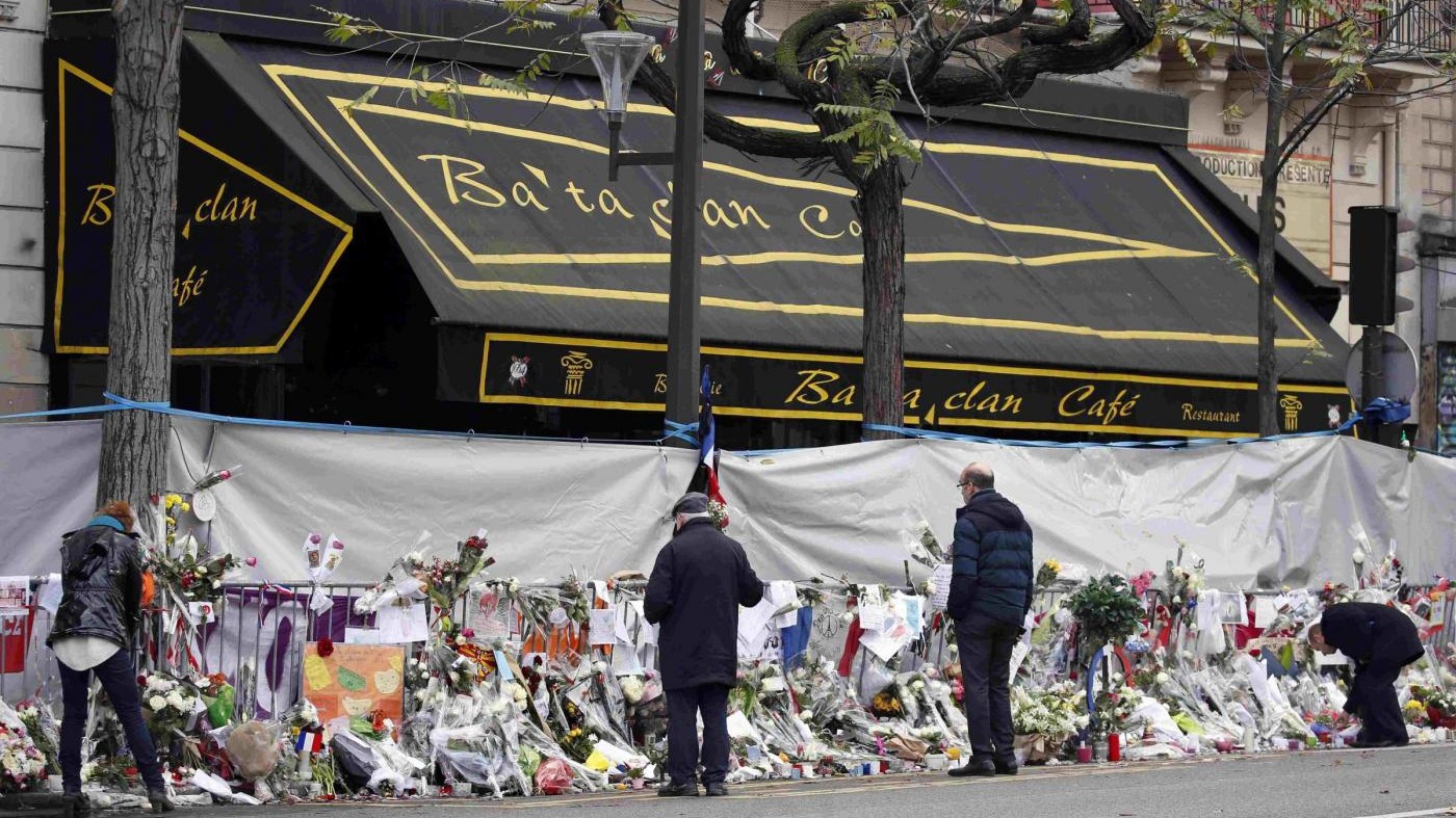 Un anno dopo il terrore, a Parigi Sting riapre il Bataclan