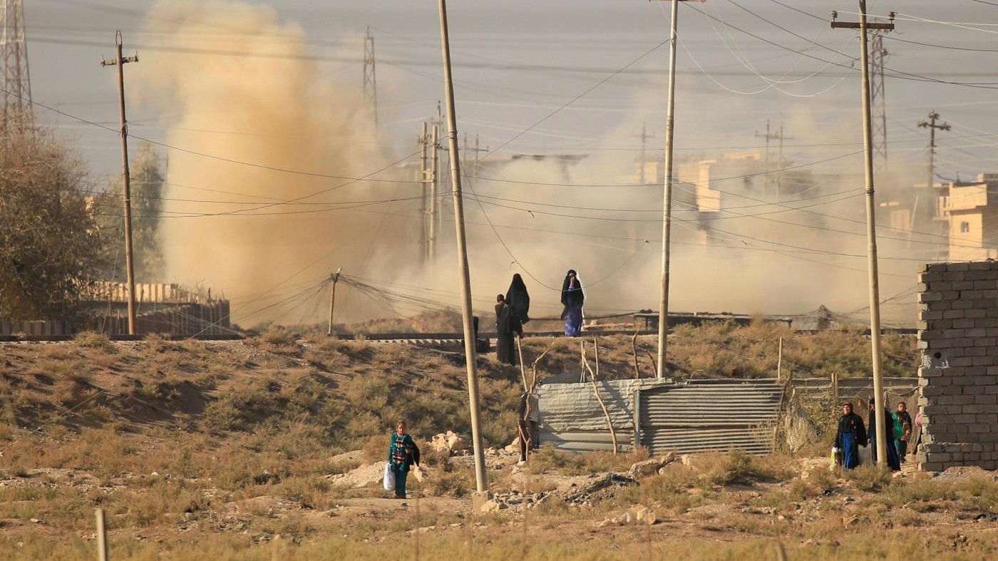 Isis, 40 civili uccisi a Mosul e appesi a pali luce