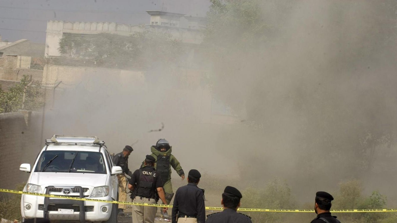 Pakistan, esplosione in un santuario: almeno 35 morti