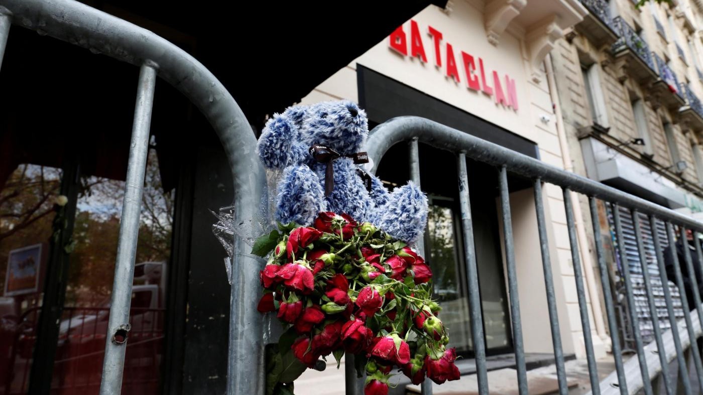Parigi, a un anno dagli attacchi si lotta per la normalità
