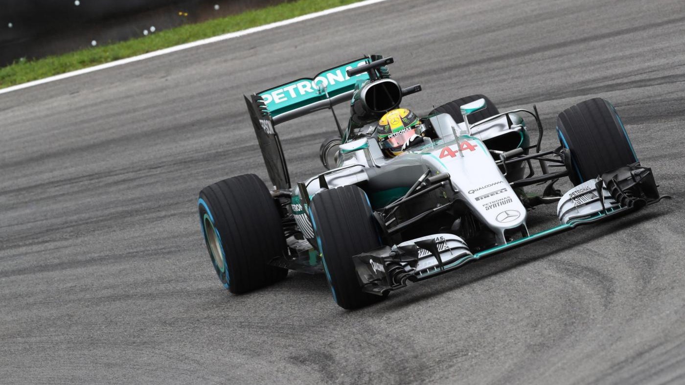 F1, in Brasile Hamilton in pole davanti a Rosberg e Raikkonen