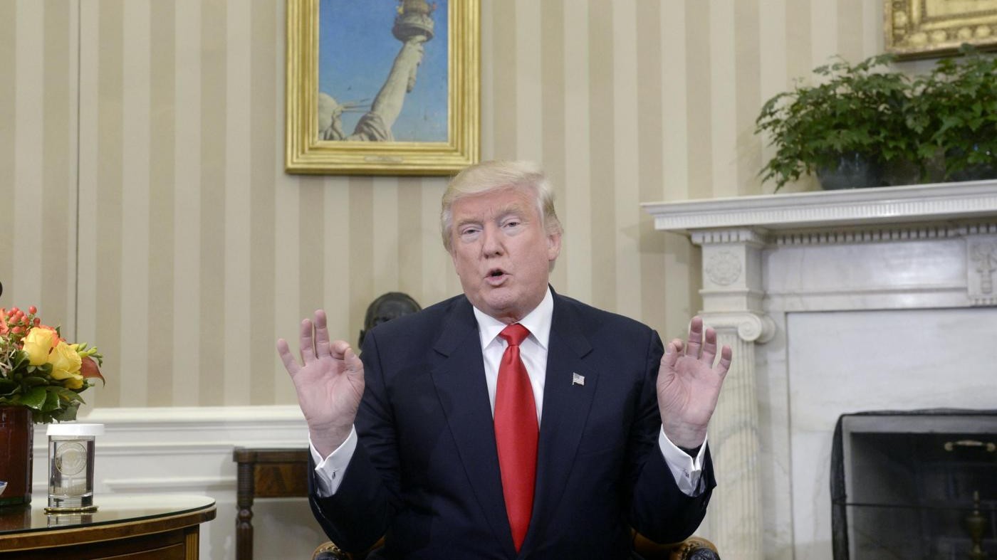 Trump all’attacco: Via  dagli Usa tre milioni di clandestini e sì a muro col Messico