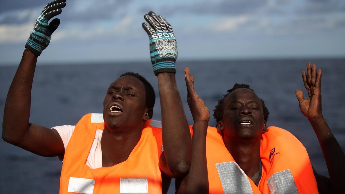 Migranti, naufragio gommone a largo Libia: 6 morti, 114 in salvo