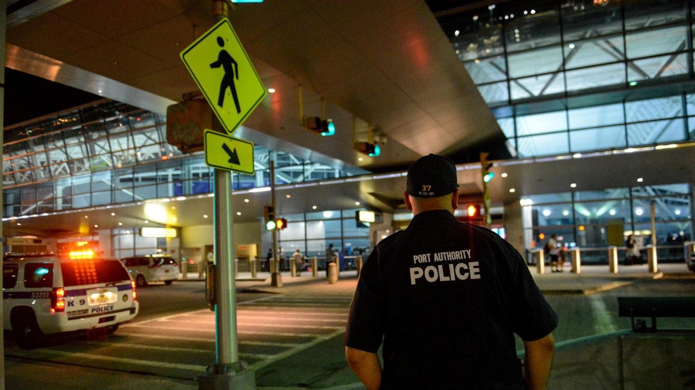 Sparatoria in aeroporto Oklahoma City: un morto