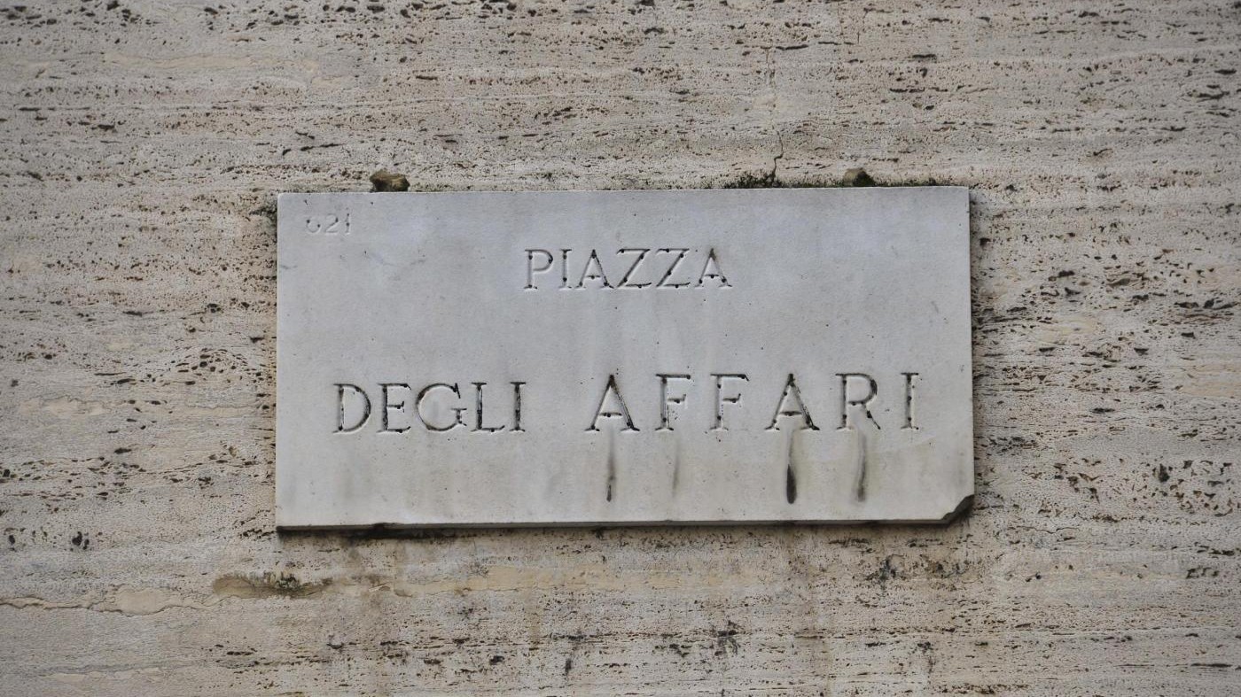 Piazza Affari chiude in rosso: giù Mps, maglia rosa per Fca