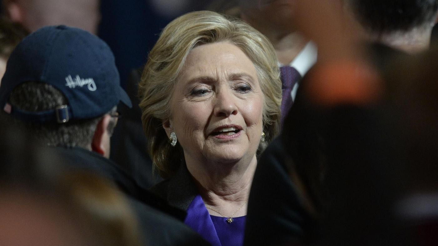 Usa 2016, Clinton riappare in pubblico: Non rinunciate mai