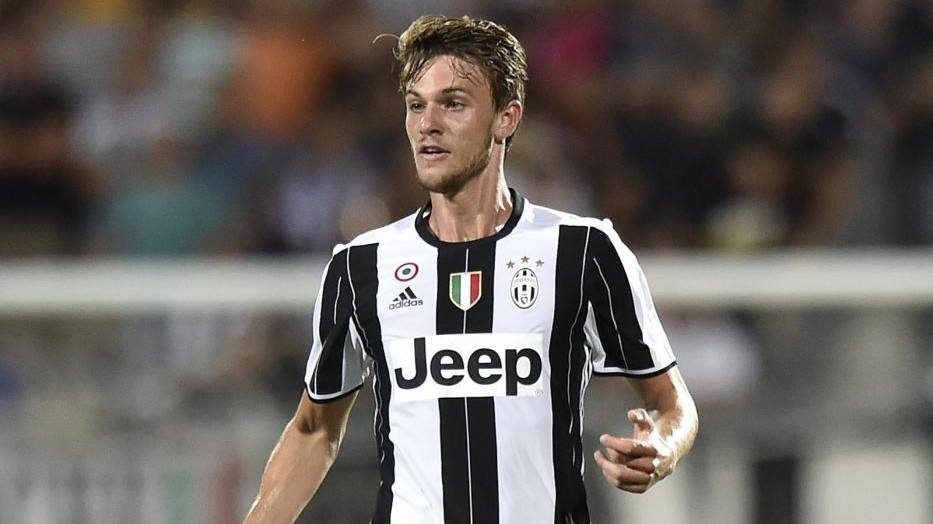 Juve, Rugani: Roma per ora rivale più accreditata ma manca tanto