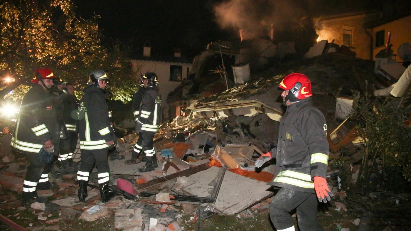 Crolla casa a Bagno a Ripoli: padre e figli vivi, morta la madre