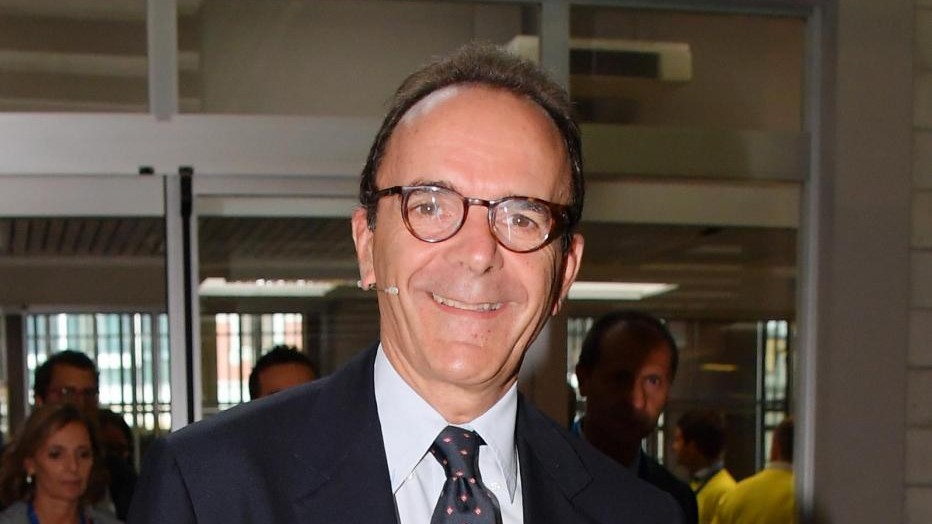 Parisi: Non prendo soldi da Berlusconi ma politica gratis è dittatura