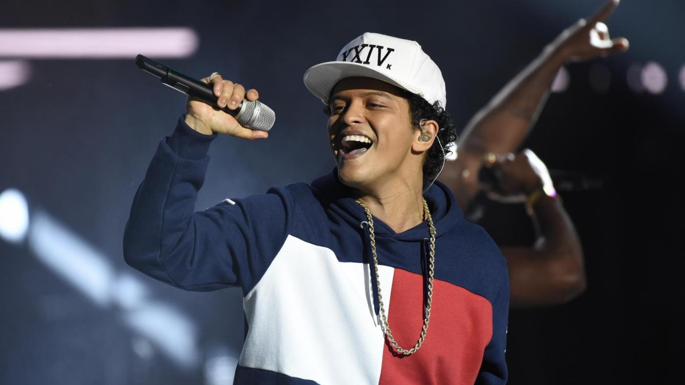Bruno Mars lancia il nuovo disco ’24k Magic’: E’ come un film